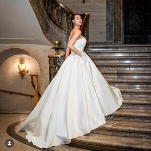 Luxury Crepe Solid Color with Lace Appilque big ball gown dress